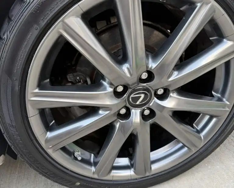 The same Lexus alloy wheel polished to a mirror finish with the tire dressed black
